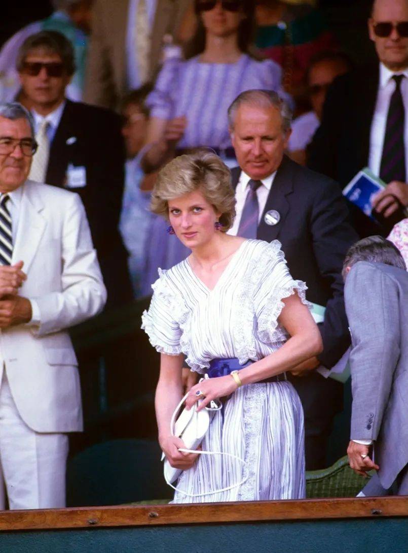 式的中场指 式的中场指